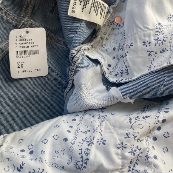 NWT We The Free Vintage Crvy Distressed Frayed High Rise Denim Shorts 26 - Picture 15 of 16